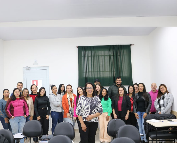 Professora Luciete Lopes Gouveia ministra workshop sobre instrumentao cirrgica na FUVS